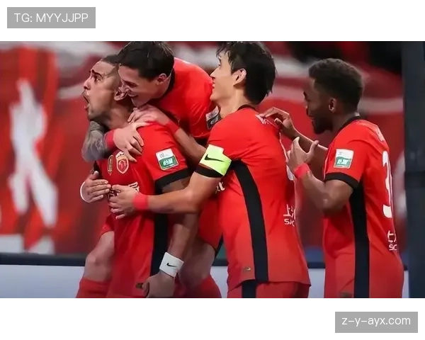 中超联赛豪门球队争夺战火再燃,竞争力增强成为近期热门话题。 中超联赛豪门球队争夺战火再燃,竞争力增强成为近期热门话题。