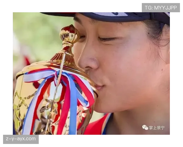 梁伟铿场上拼得像铁人，场下下车戴着名表我无语